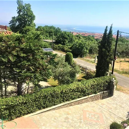 Achilles アパート リトコロン